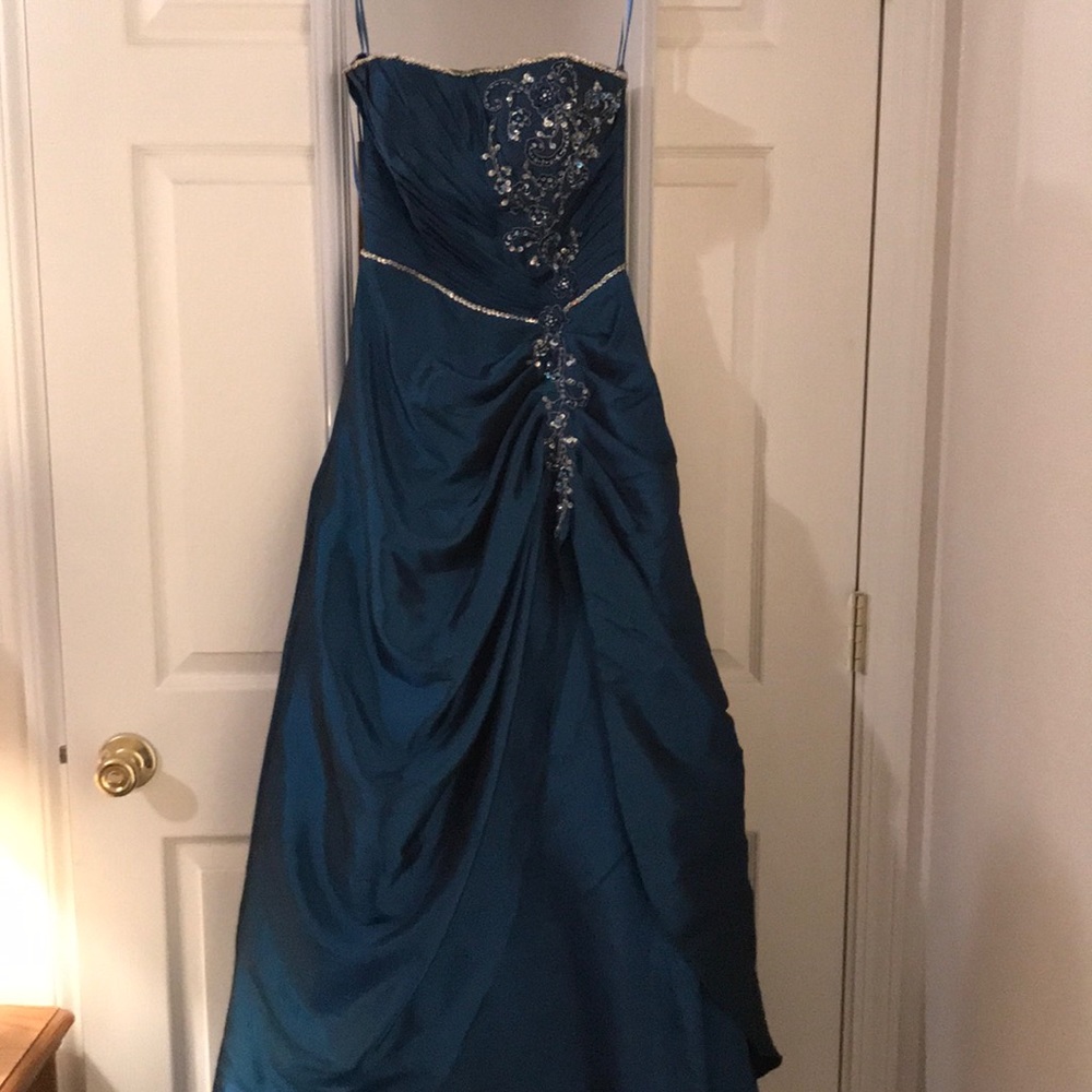 BLUE MAYQUEEN COUTURE DREE ( PROM)